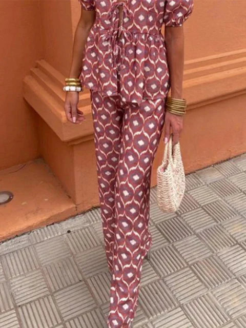 Modernes zweiteiliges Damen-Set mit aktuellem Design