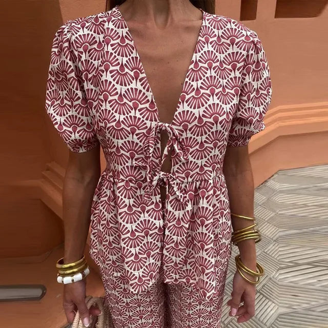 Modernes zweiteiliges Damen-Set mit aktuellem Design