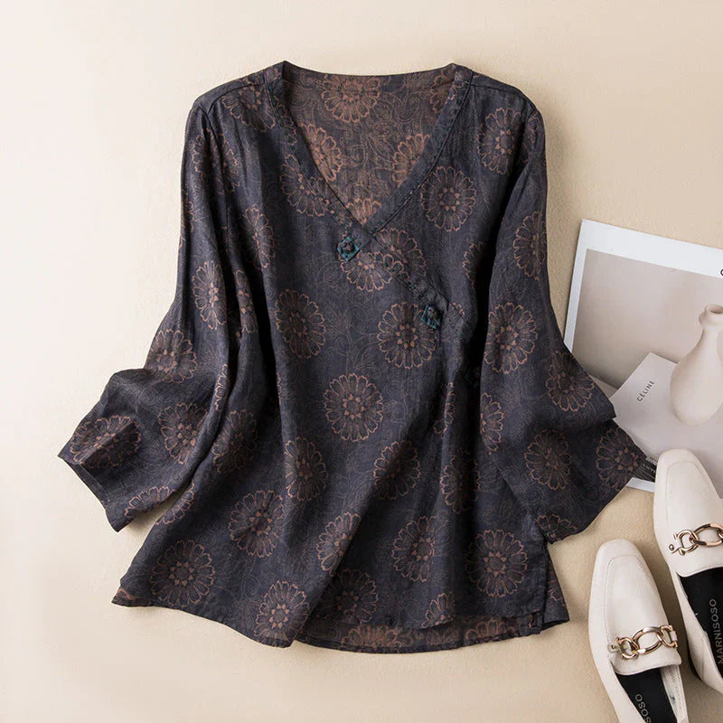 Elaira™ | Blütenbluse mit Flüstermotiv