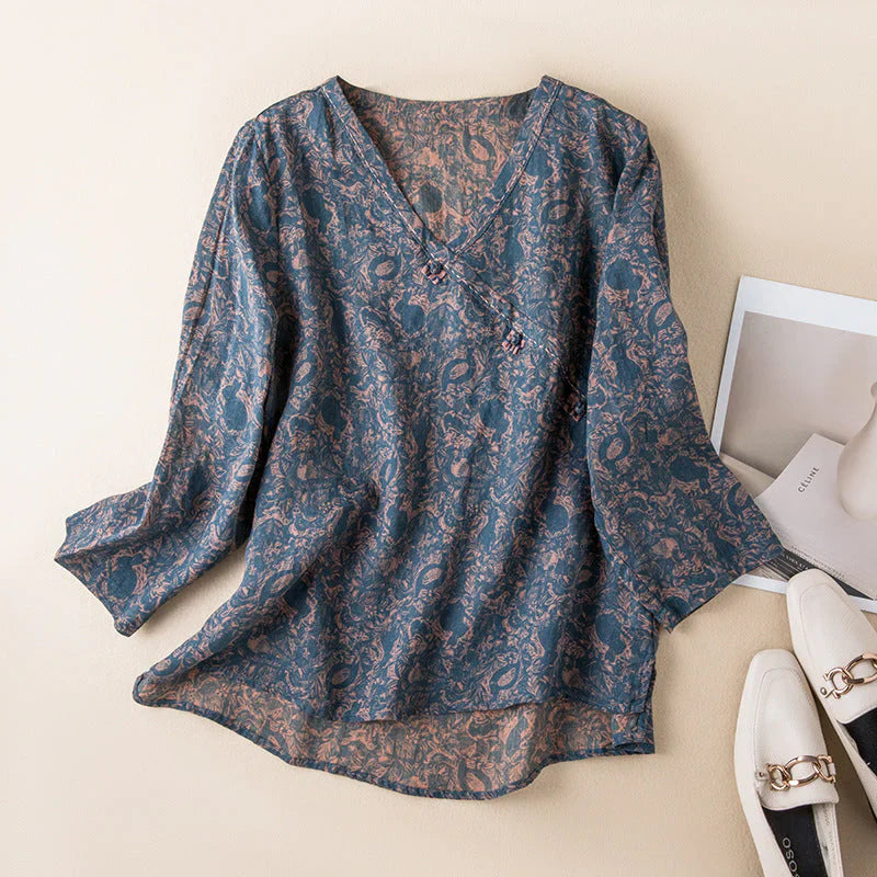 Elaira™ | Blütenbluse mit Flüstermotiv