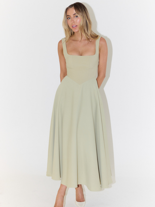 Lucinda | Kleid mit purpurroter Eleganz