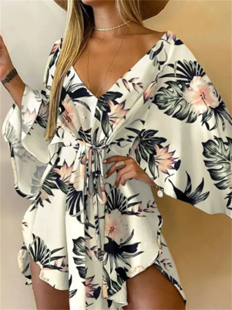 Daisy – Boho-Minikleid mit floralem V-Ausschnitt