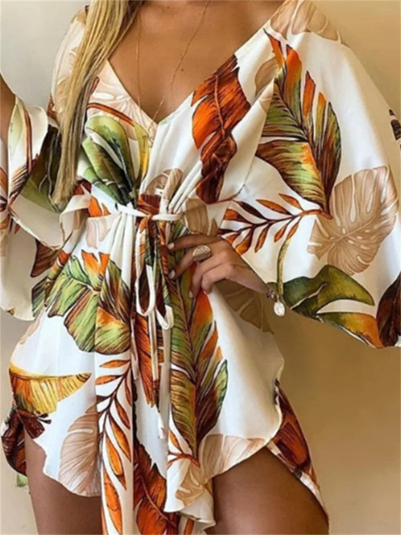 Daisy – Boho-Minikleid mit floralem V-Ausschnitt