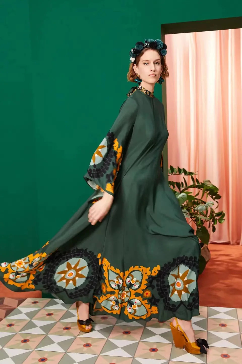 Sculpted Elegance Geblümtes Maxikleid
