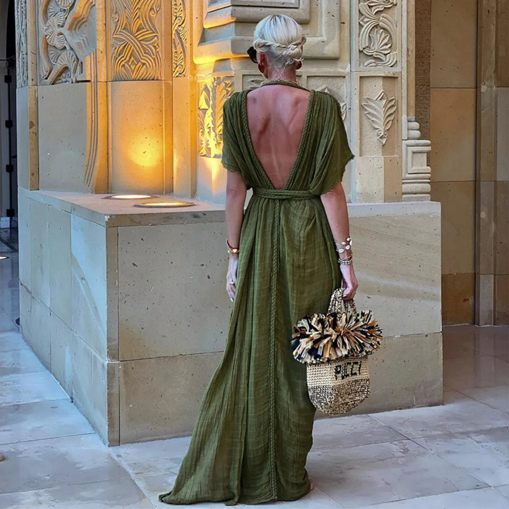 Langes drapiertes Kleid im griechischen Stil mit dekorativen Flechtdetails und Kimonoärmeln