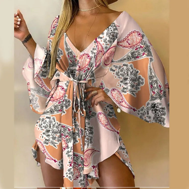Daisy – Boho-Minikleid mit floralem V-Ausschnitt