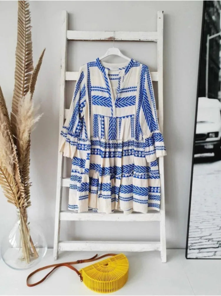 Lucienne | Swing-Kleid mit geometrischem V-Ausschnitt-Muster