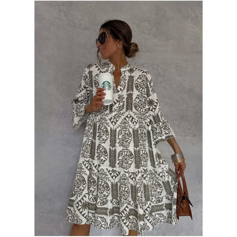 Adeline | Bedrucktes A-Linien-Kleid mit V-Ausschnitt und Rockschnitt
