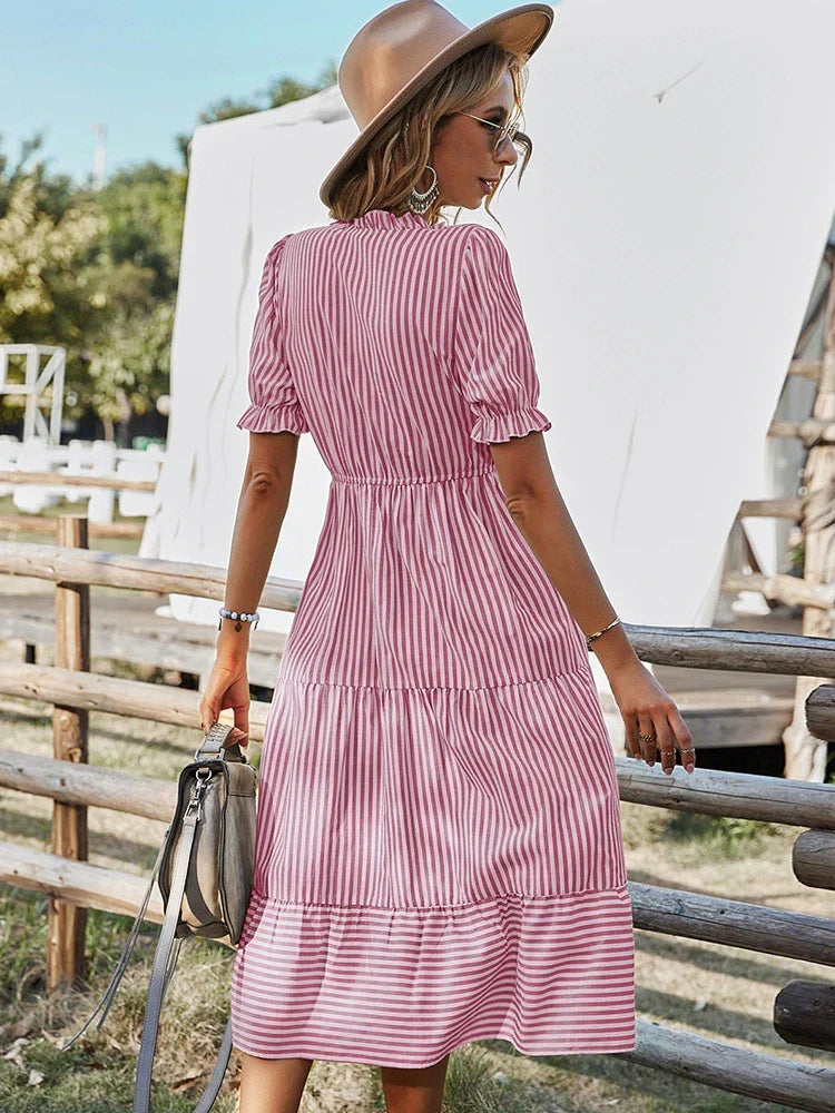 Maya | Gestreiftes V-Ausschnitt-Kleid mit Quasten