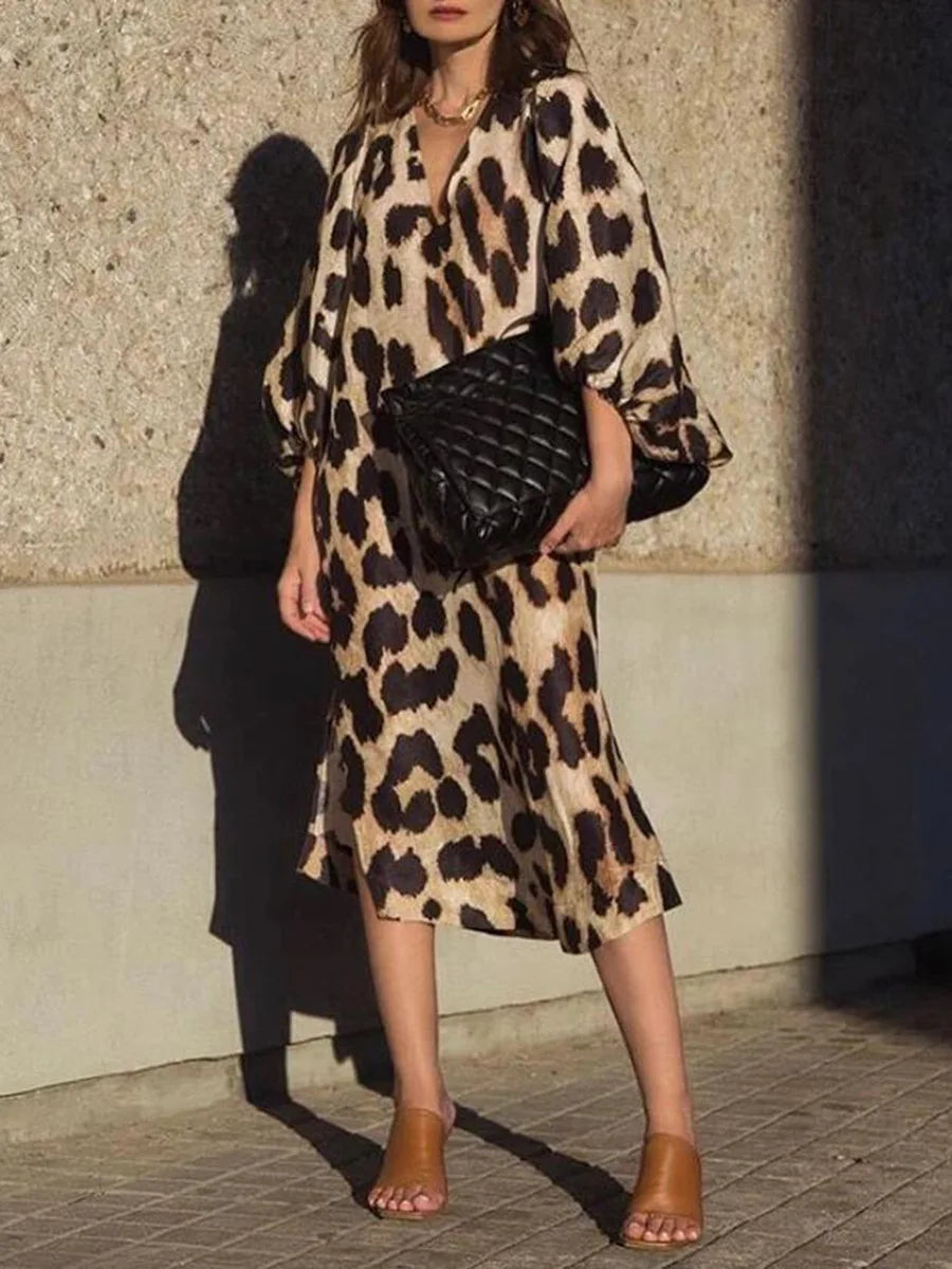 Zarina | Maxikleid mit Leopardenmuster und V-Ausschnitt