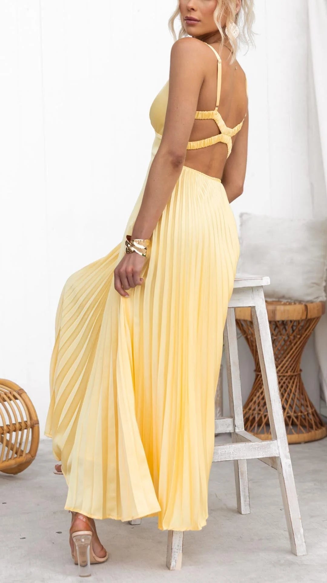 Aby™ | Plissiertes Maxikleid in Sonnenblumengelb