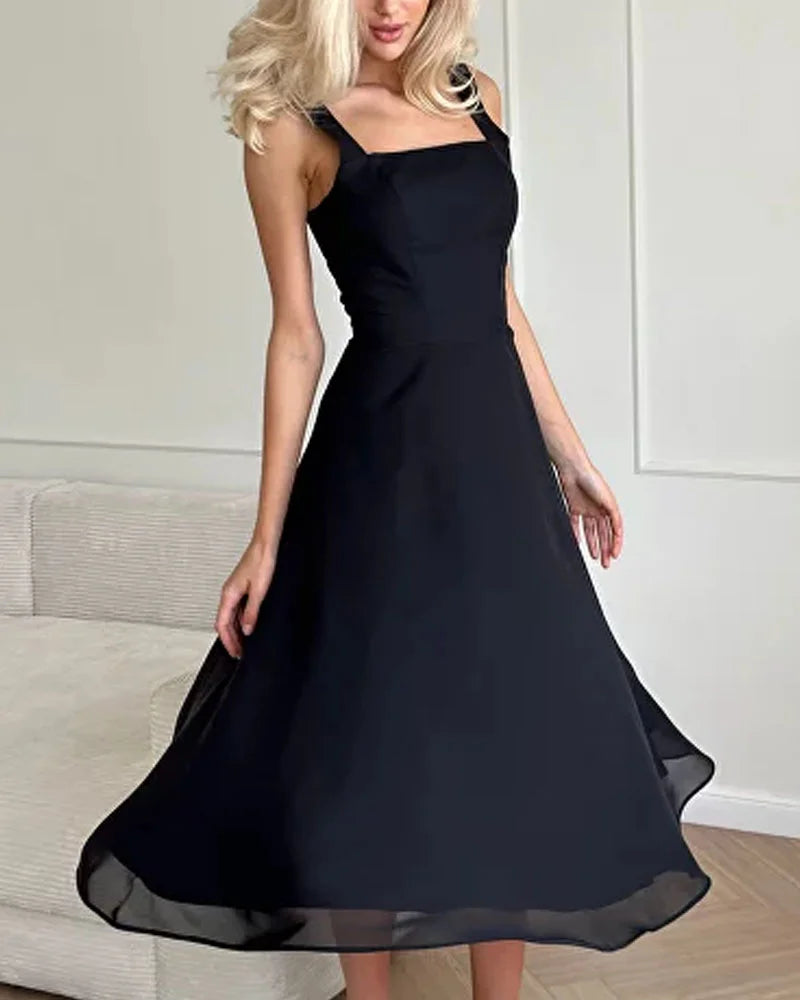 Daniela – Elegantes Kleid mit quadratischem Ausschnitt und einfarbigem Design