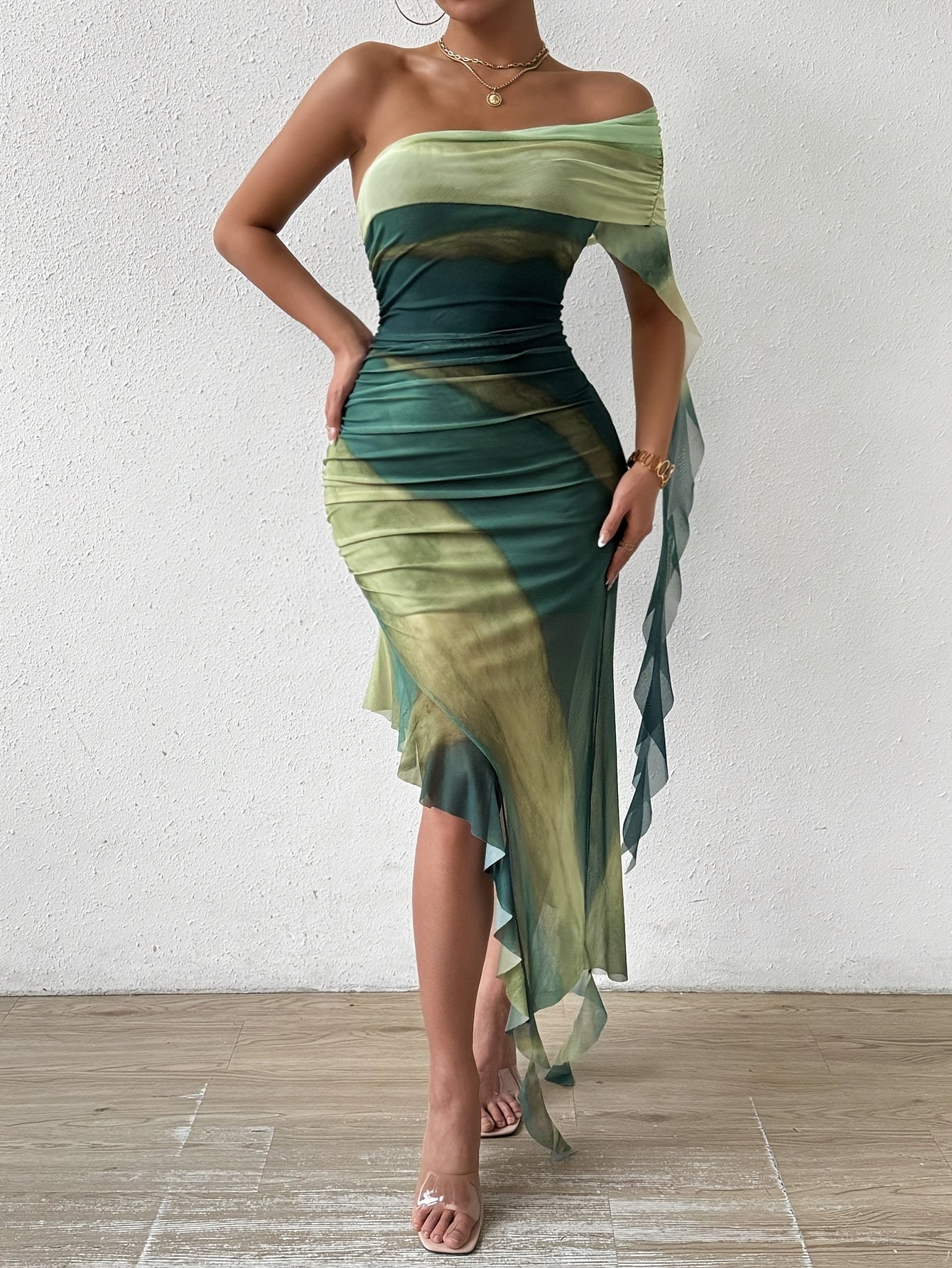 Sophia | Schulterfreies Kleid mit asymmetrischem Saum