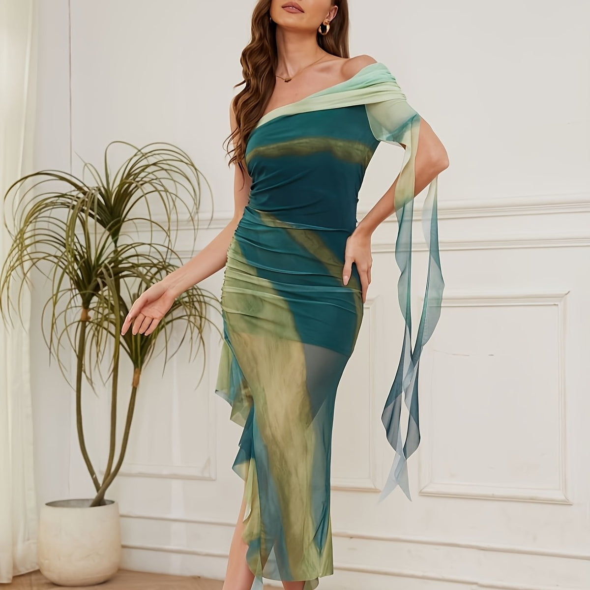Aurelia | Schulterfreies Kleid mit Rüschen und Mesh