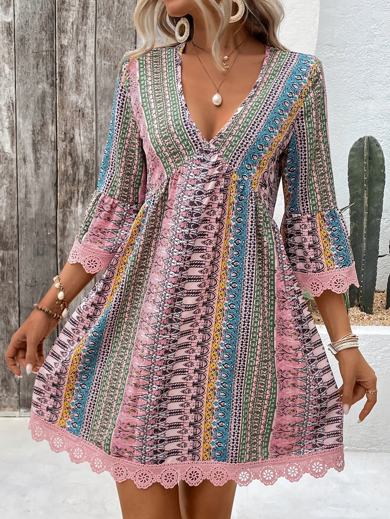Sofie - V-Ausschnitt Kleid mit Spitzenbesatz