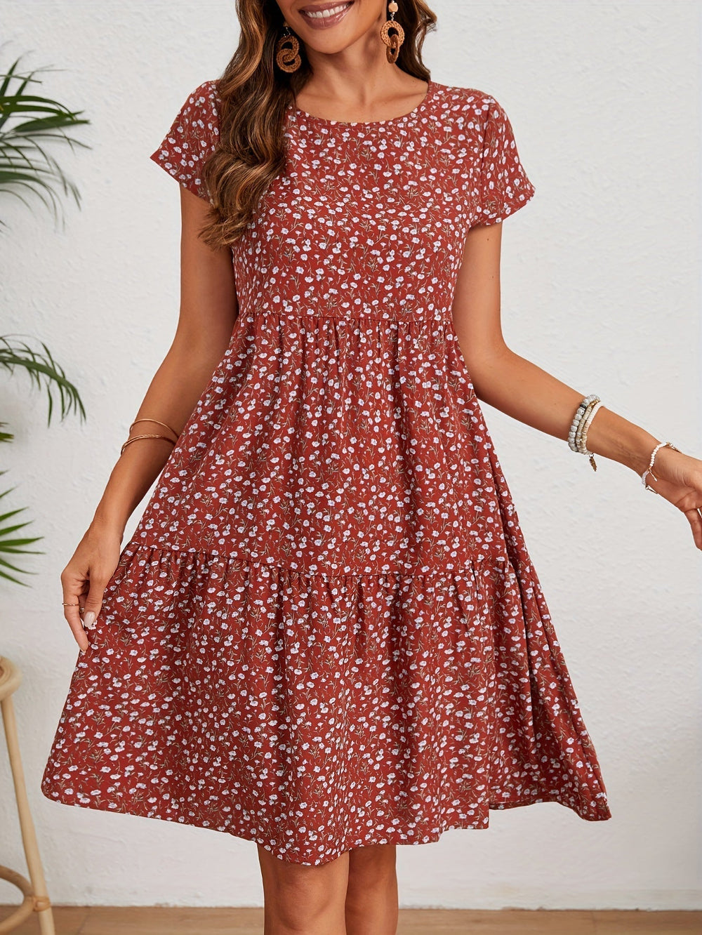 Callista | Kleid mit Blumenmuster und Rundhalsausschnitt
