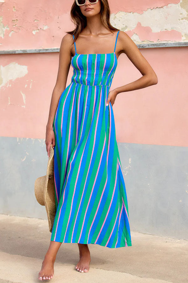 Gigi – Gestreiftes Midikleid mit elastischem Oberteil und Taschen
