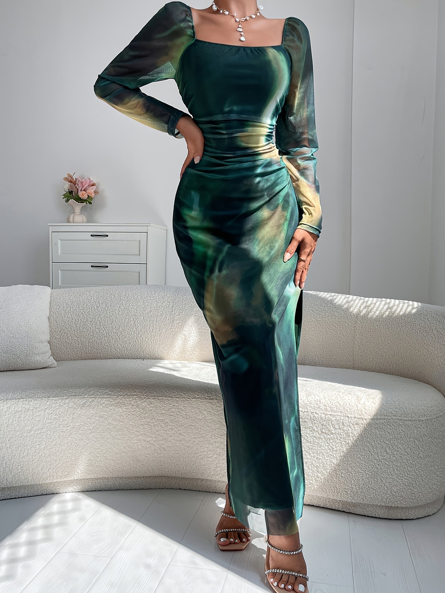 Emeralda | Smaragdgrünes Off-Shoulder Kleid mit Schlitz