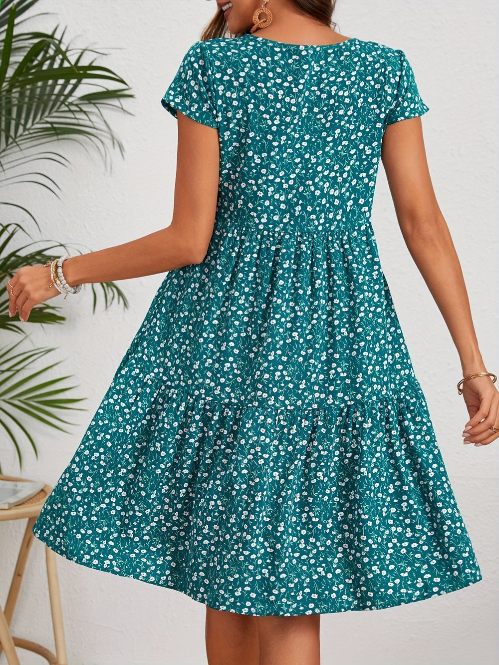 Callista | Kleid mit Blumenmuster und Rundhalsausschnitt
