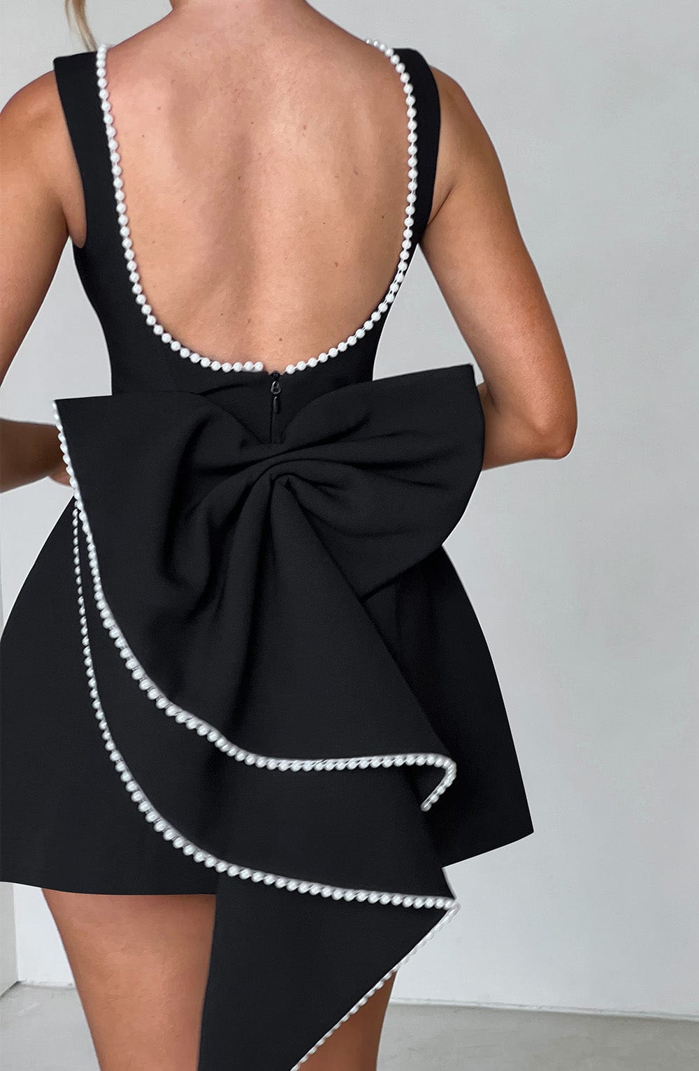 Elle™ | Mini-Kleid mit Perlen und Schleife