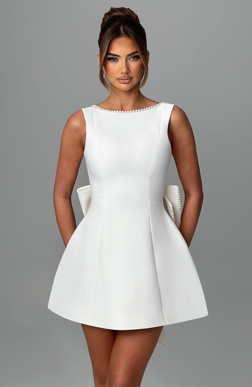 Elle™ | Mini-Kleid mit Perlen und Schleife