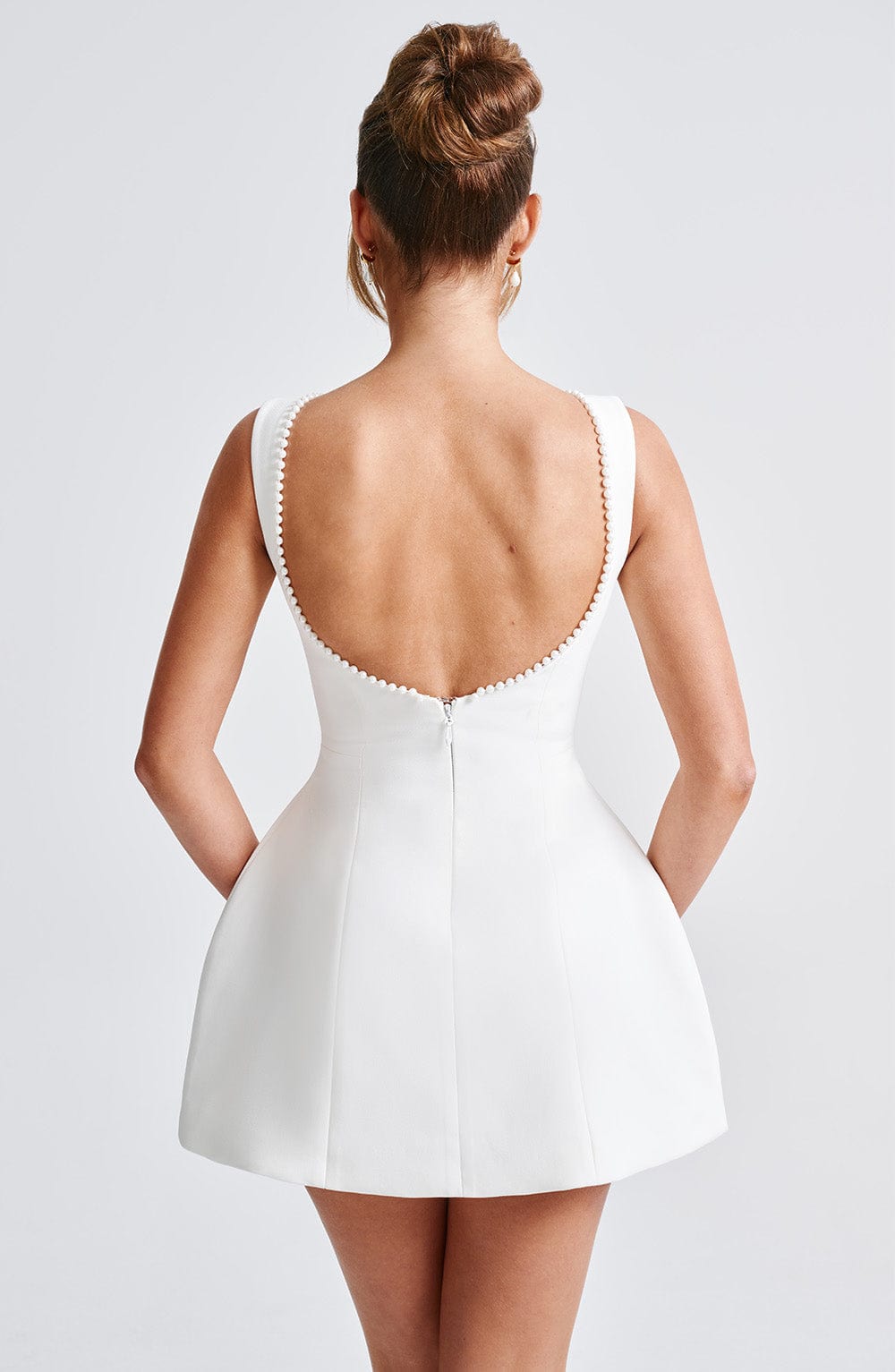 Elle™ | Mini-Kleid mit Perlen und Schleife