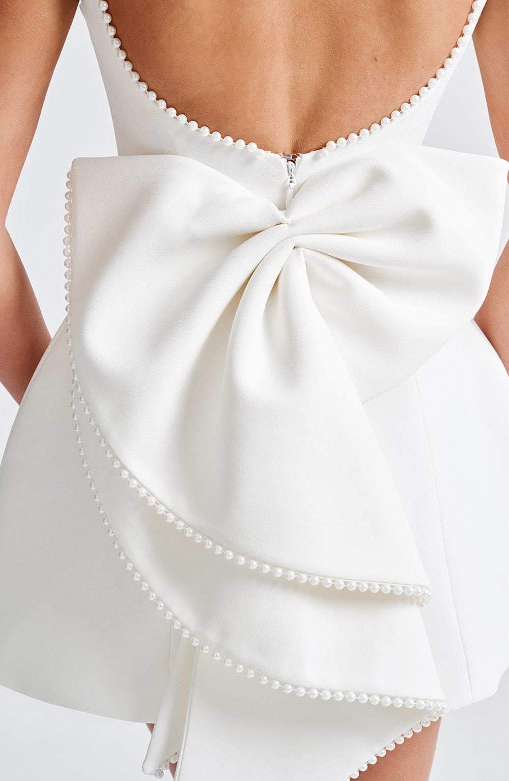 Elle™ | Mini-Kleid mit Perlen und Schleife