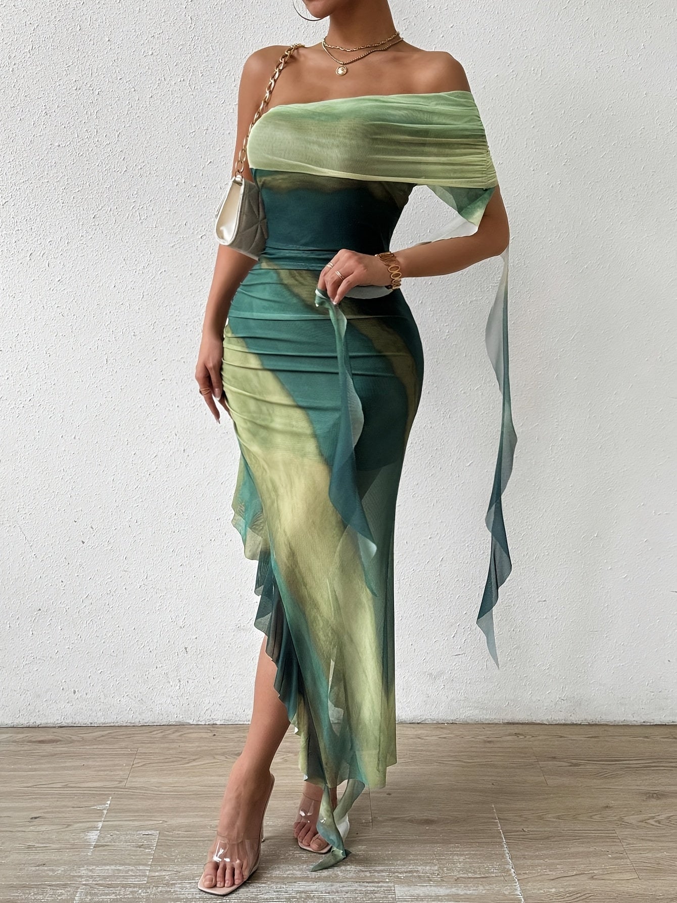 Sophia | Schulterfreies Kleid mit asymmetrischem Saum