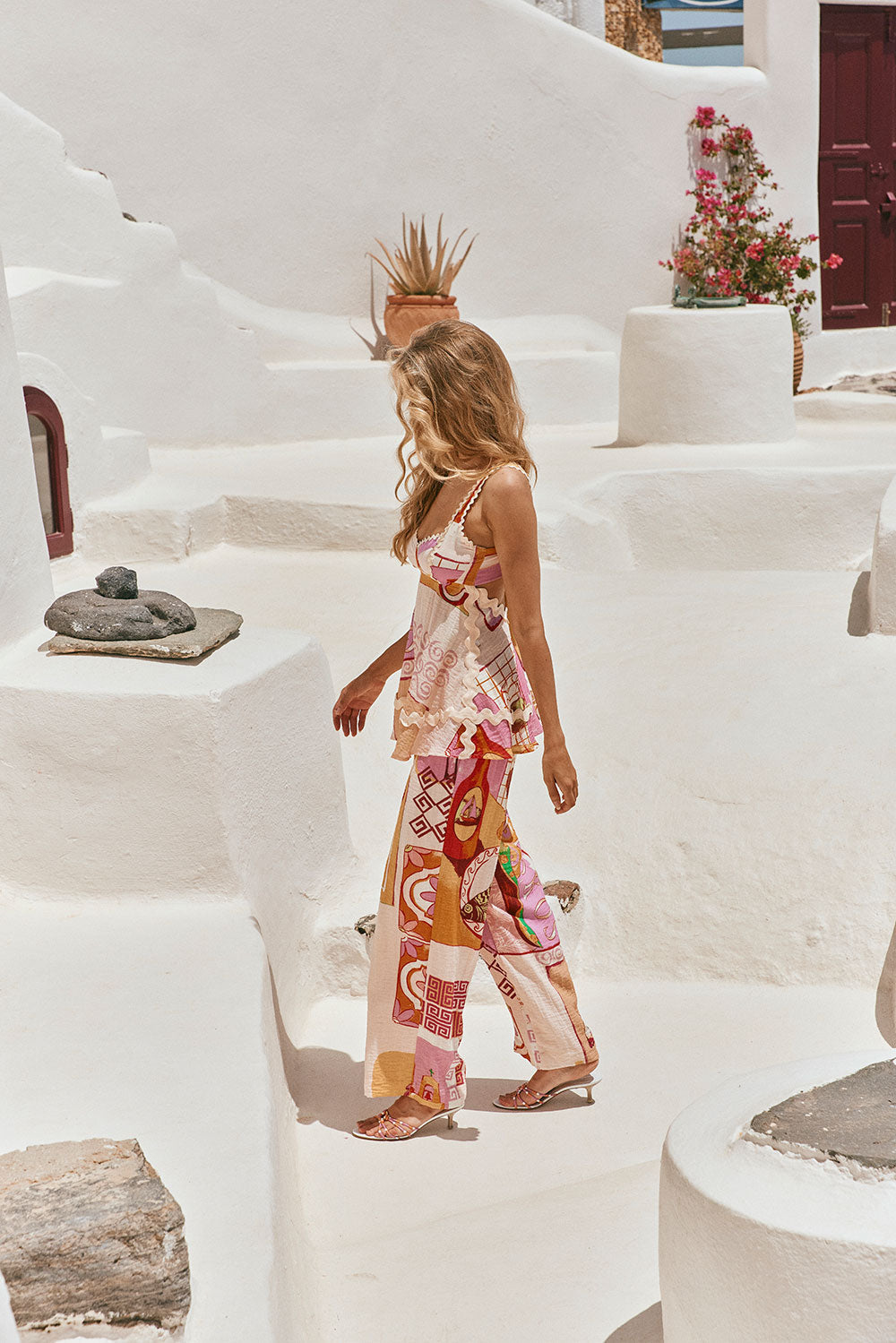 Carina | Bedrucktes Set mit Trägertop, welligem Saum und weitem Hosenbund mit elastischer Taille