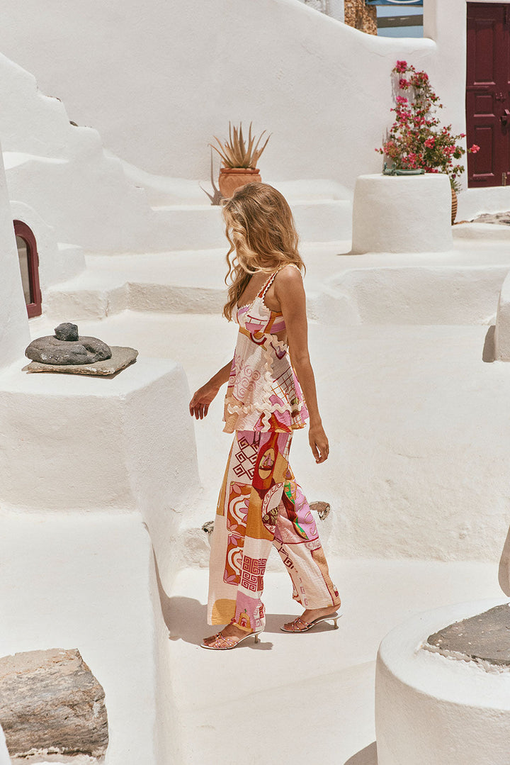 Carina | Bedrucktes Set mit Trägertop, welligem Saum und weitem Hosenbund mit elastischer Taille