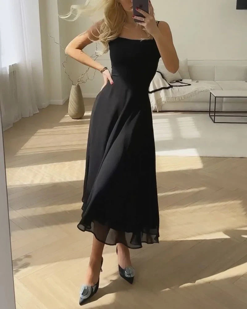 Daniela – Elegantes Kleid mit quadratischem Ausschnitt und einfarbigem Design