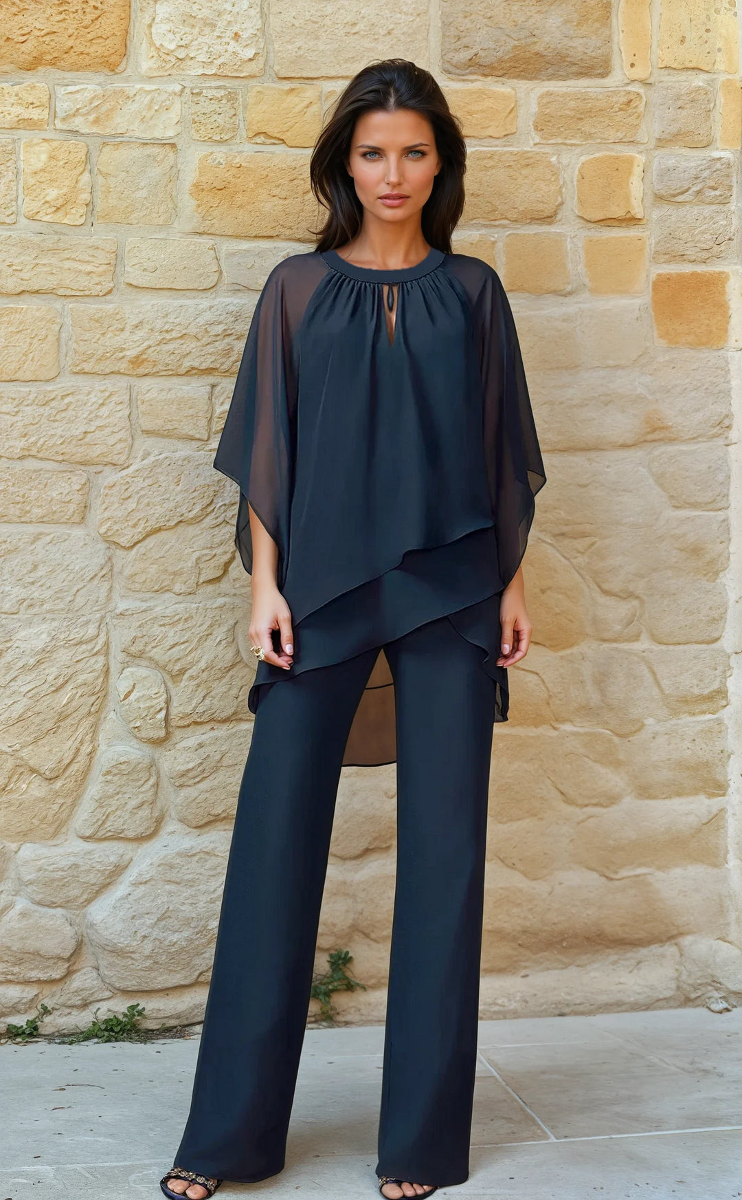 Karla | Zweiteiliges urbanes Set mit elegantem Rundhalsausschnitt aus schlichtem Chiffon