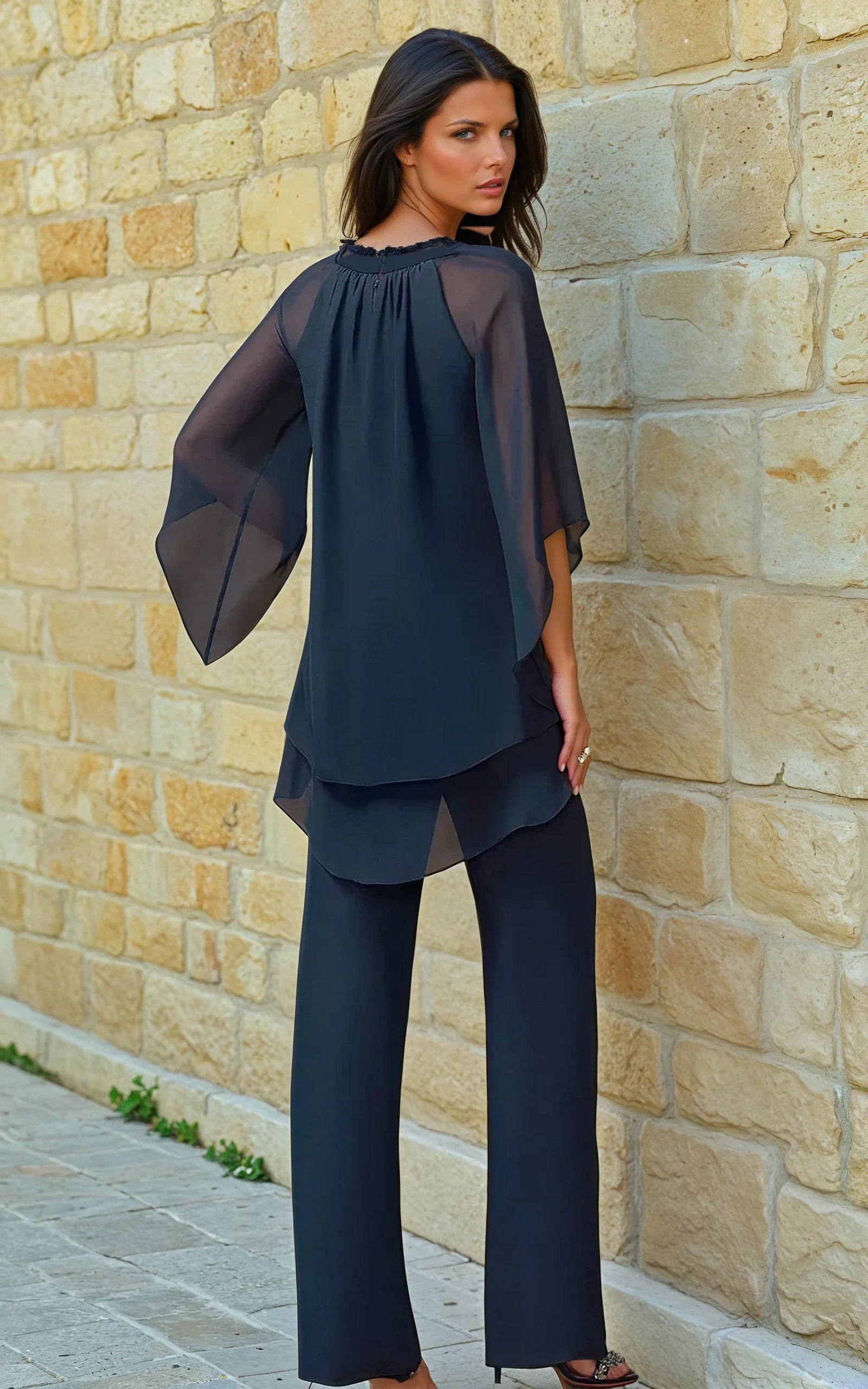Karla – Zweiteiliges urbanes Set mit elegantem Rundhalsausschnitt aus schlichtem Chiffon