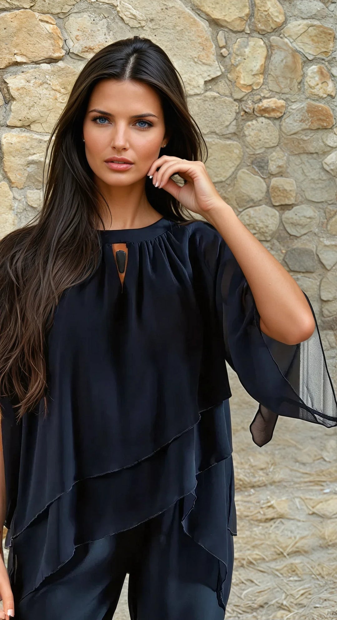 Karla | Zweiteiliges urbanes Set mit elegantem Rundhalsausschnitt aus schlichtem Chiffon