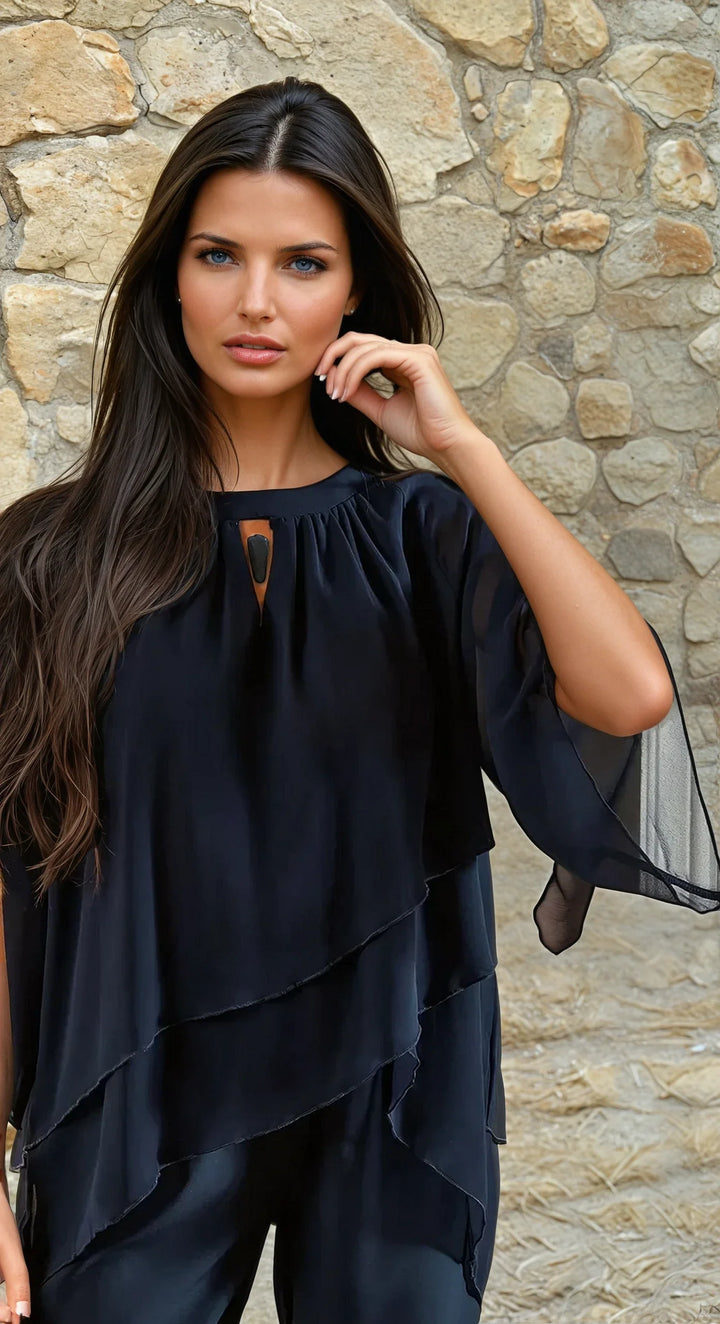 Karla | Zweiteiliges urbanes Set mit elegantem Rundhalsausschnitt aus schlichtem Chiffon