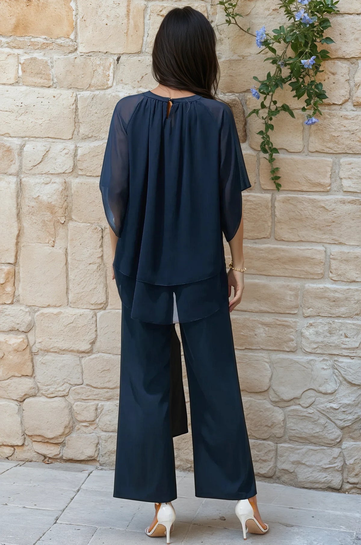 Karla | Zweiteiliges urbanes Set mit elegantem Rundhalsausschnitt aus schlichtem Chiffon