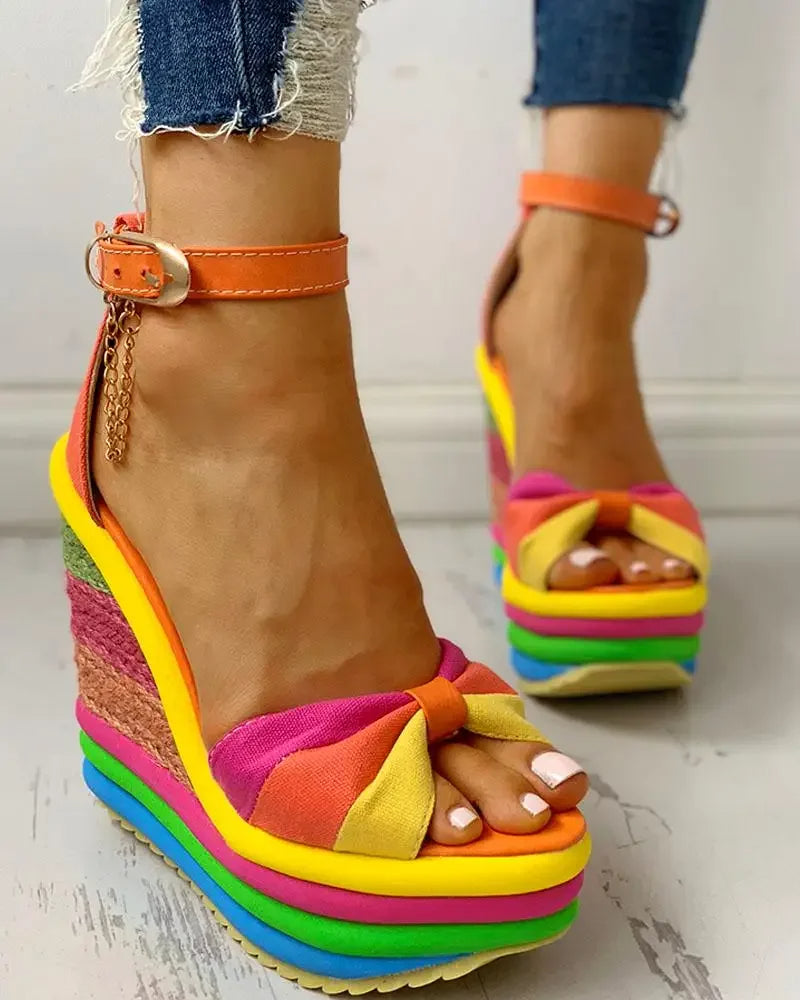 Zenais | Lebendige Keilsandalen