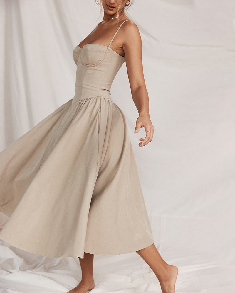 Queralt – Trägerkleid mit Taillenschnitt