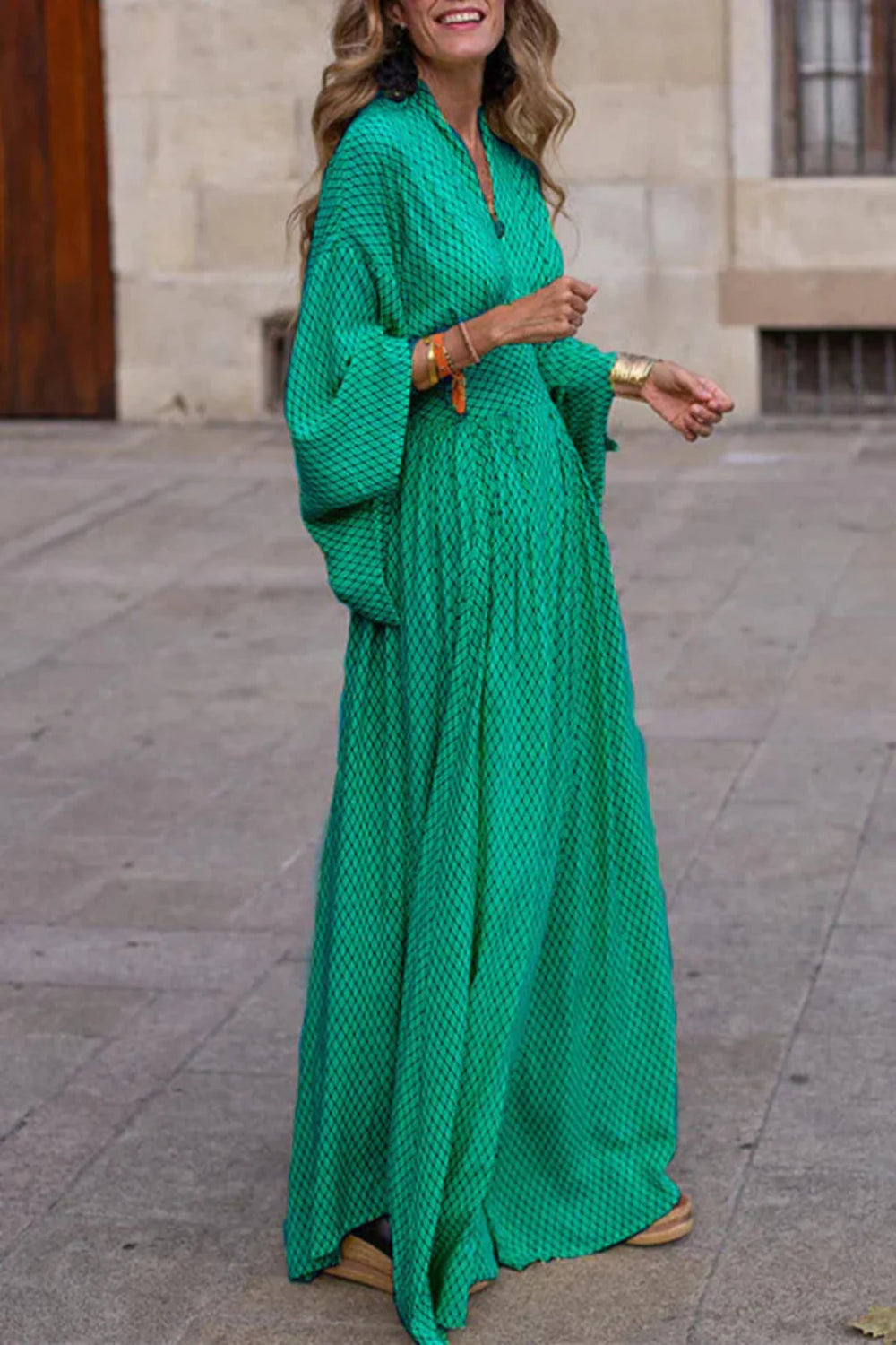 Gemma | Maxikleid mit langen Ärmeln, V-Ausschnitt und geometrischem Muster