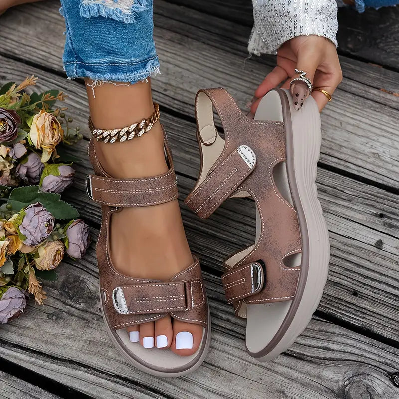 Alia™ | Bequeme Keilabsatz-Sandalen mit Knöchelriemen