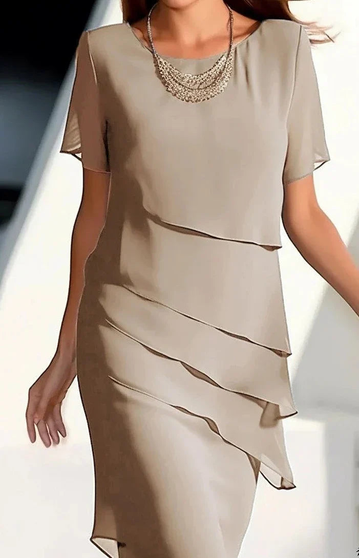 Karen – Elegantes, weiches Kurzarmkleid mit rundem Ausschnitt und schlichtem Patch
