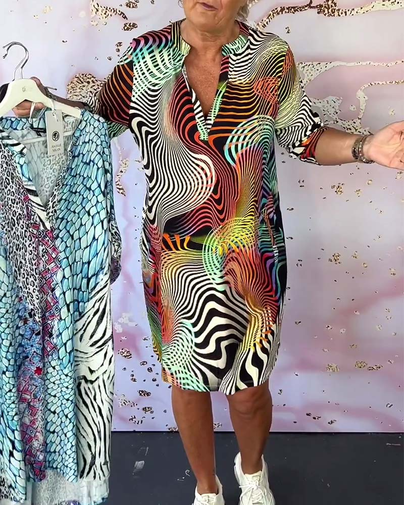 Ria Buntes V-Ausschnitt Kleid