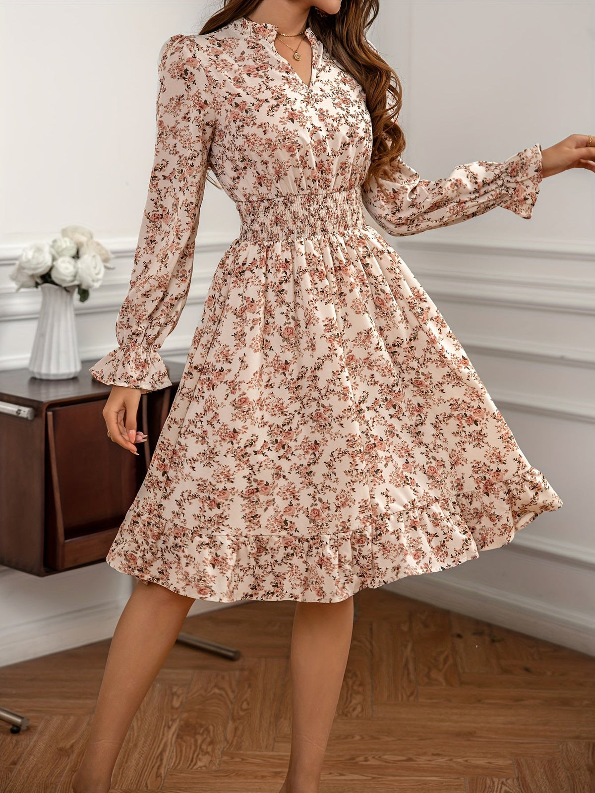 Kallie – Elegantes Blumenkleid