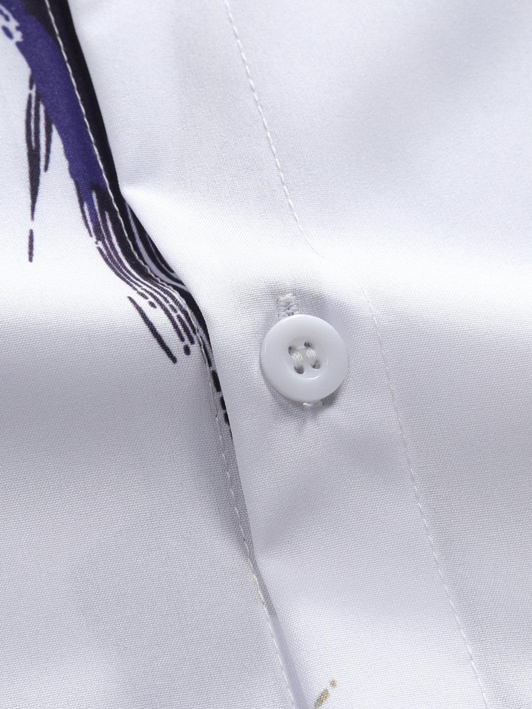 Hemd mit Pinselstrichmuster und Badehose mit Knopfleiste