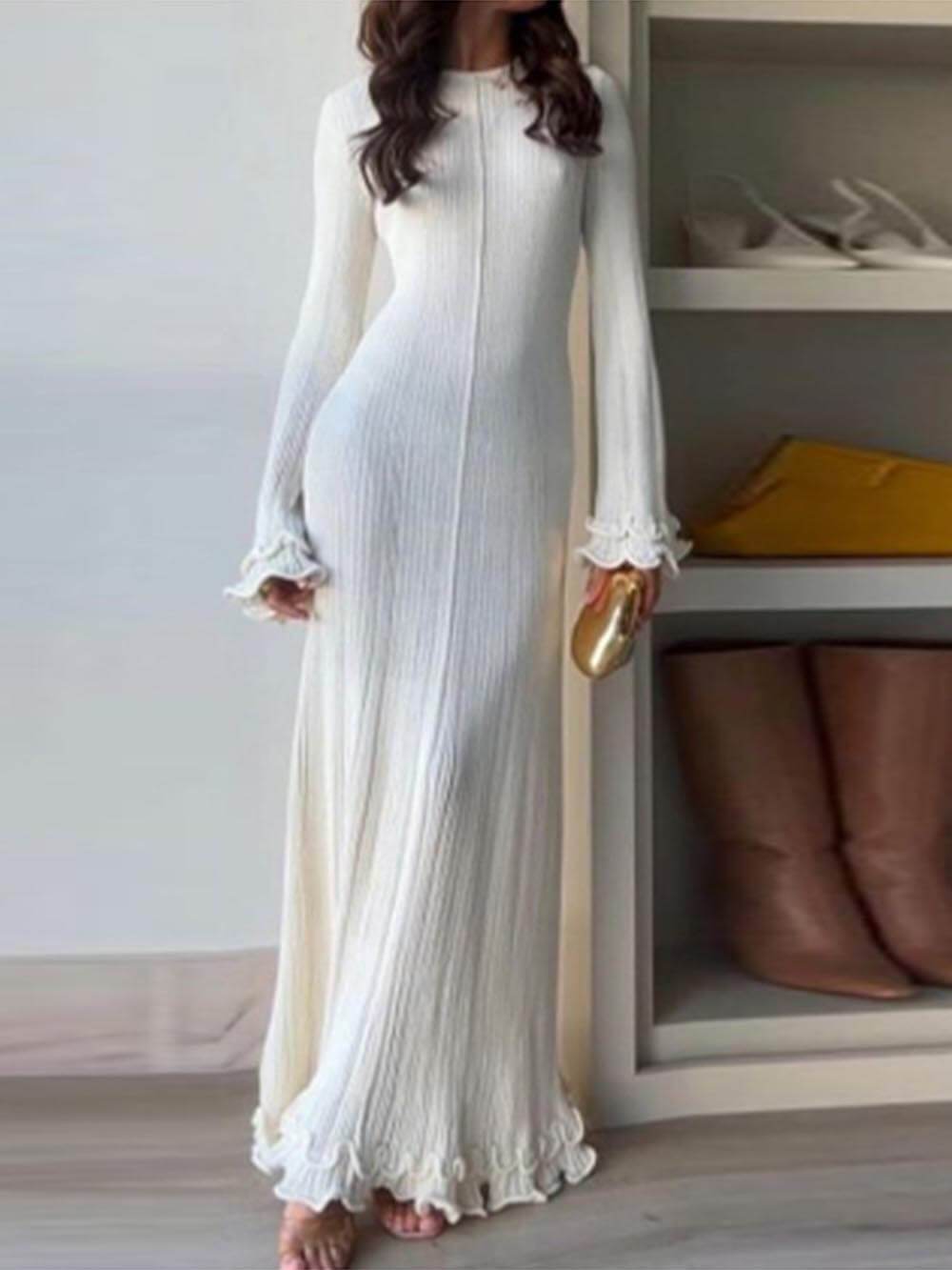 Elegantes Maxikleid mit Trompetenärmeln, umgeschlagenem Saum und Rundhalsausschnitt aus Strick