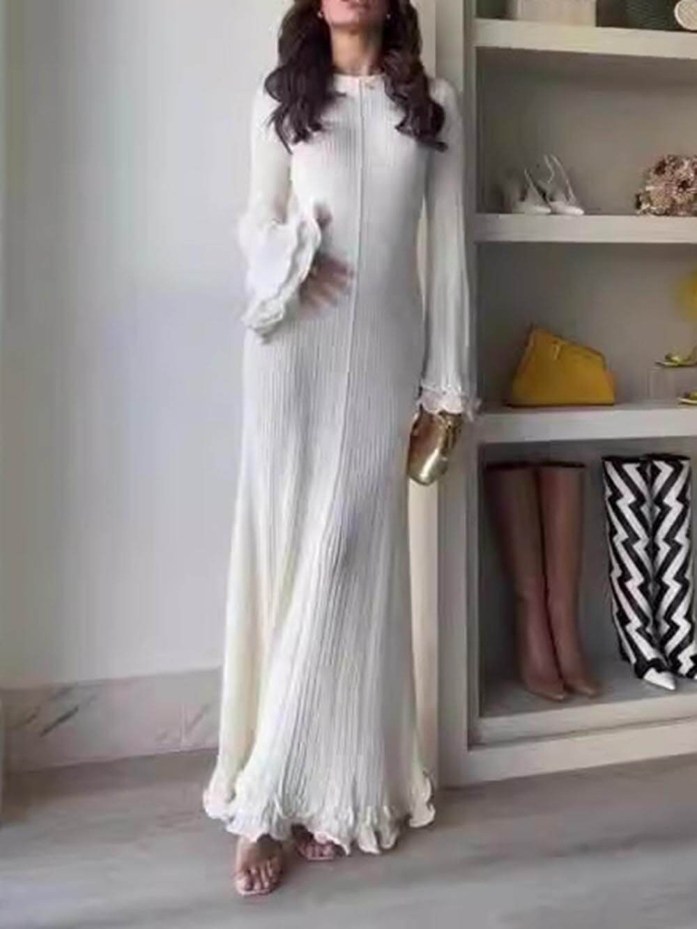 Elegantes Maxikleid mit Trompetenärmeln, umgeschlagenem Saum und Rundhalsausschnitt aus Strick