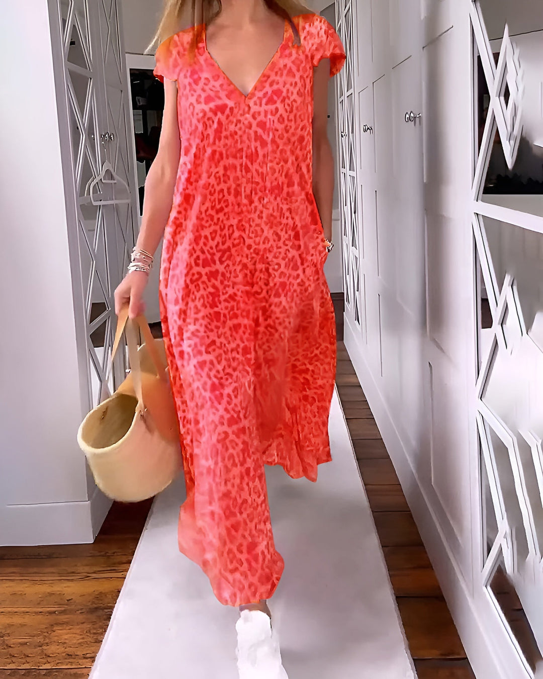 Véronique | Langes Kleid mit V-Ausschnitt, Print und kurzen Ärmeln