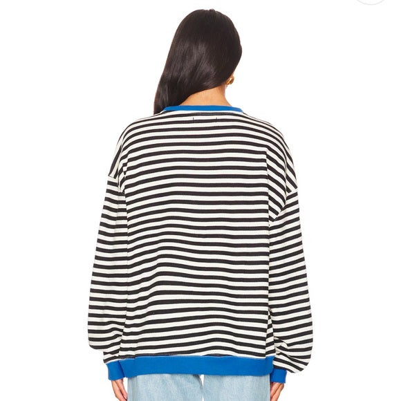 Helen Gestreifter Oversize Pullover mit Küstenflair - Blau / Schwarz