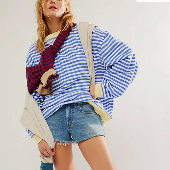 Helen Gestreifter Oversize Pullover mit Küstenflair - Hellblau