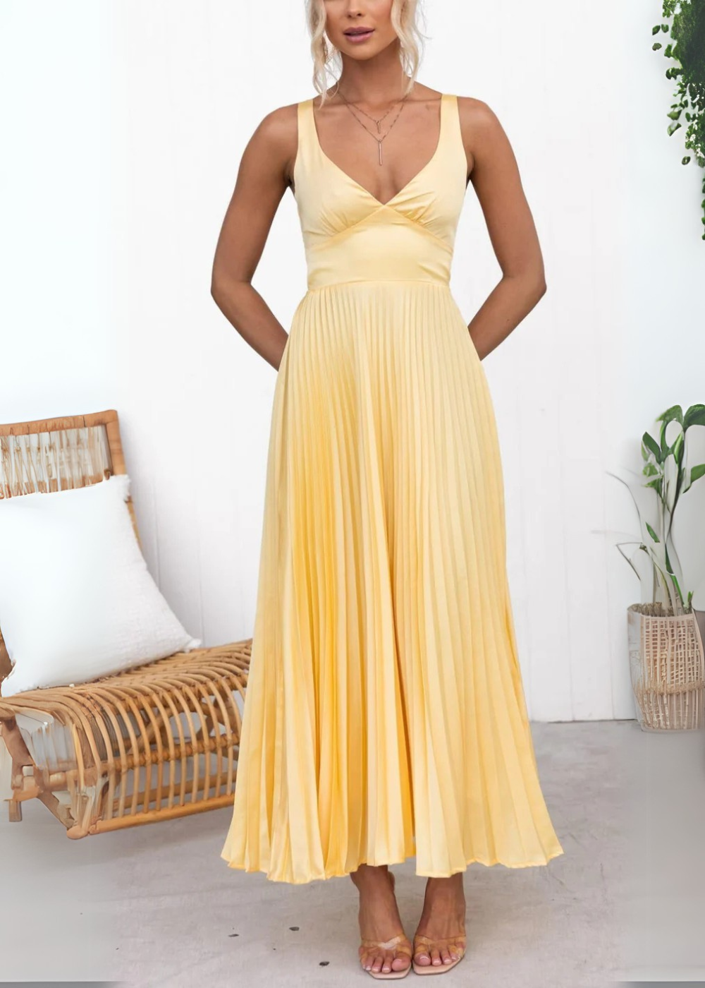 Mabel – Plissiertes Maxikleid mit V-Ausschnitt